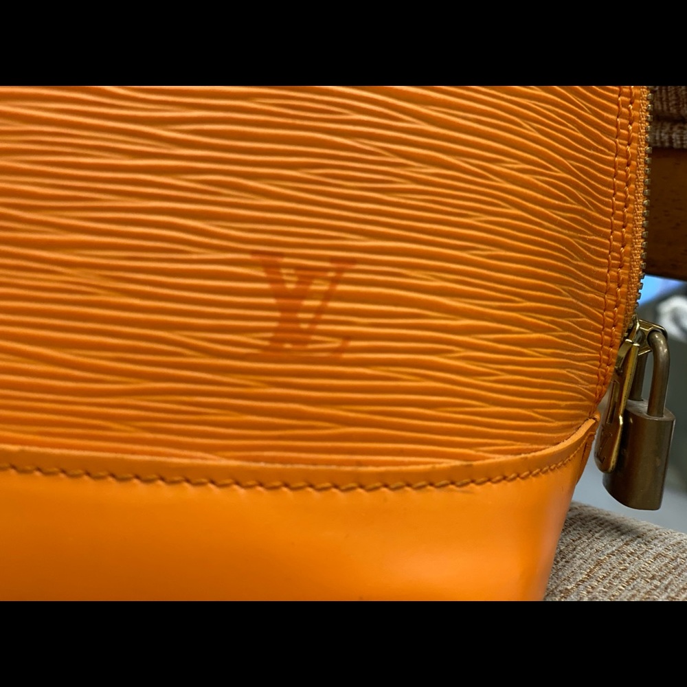 Authentic LV Hand Bag - Picture 4 of 9